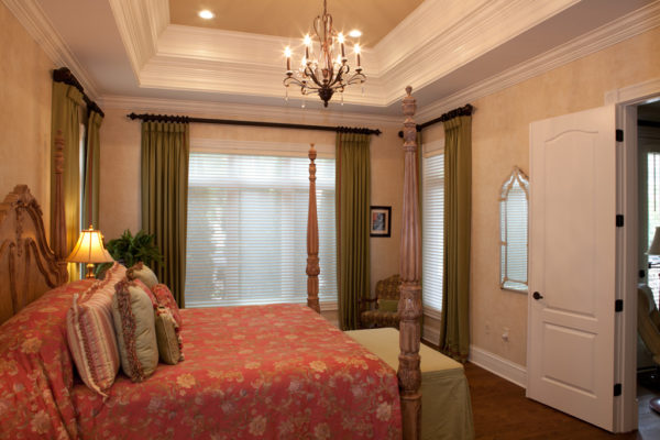Deep 10 ft tray ceiling with extensive crown molding