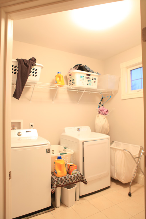 Continuous wire shelving above the Washer/Dryer allowing for hanging
